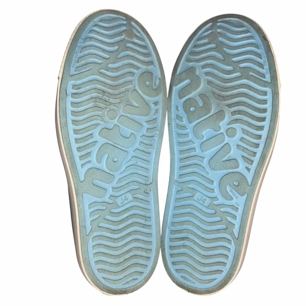 Native Jefferson Blue Kids Slip On Water Shoes Sneakers Kids size 4